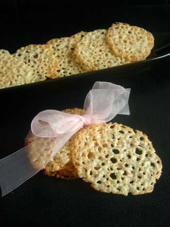 Čipkasti keksi od badema