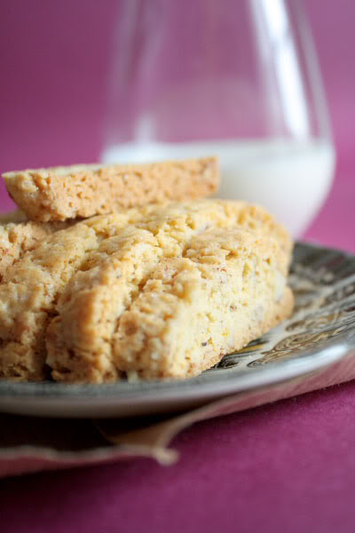 Biscotti s bademima