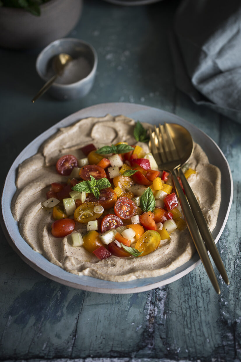 Hummus od crvene leće s ljetnom salatom + PRIJAVE ZA TESTIRANJE RECEPATA