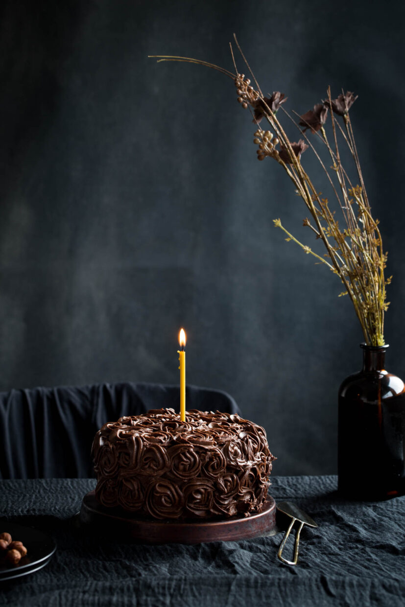 Torta od lješnjaka i čokolade.
