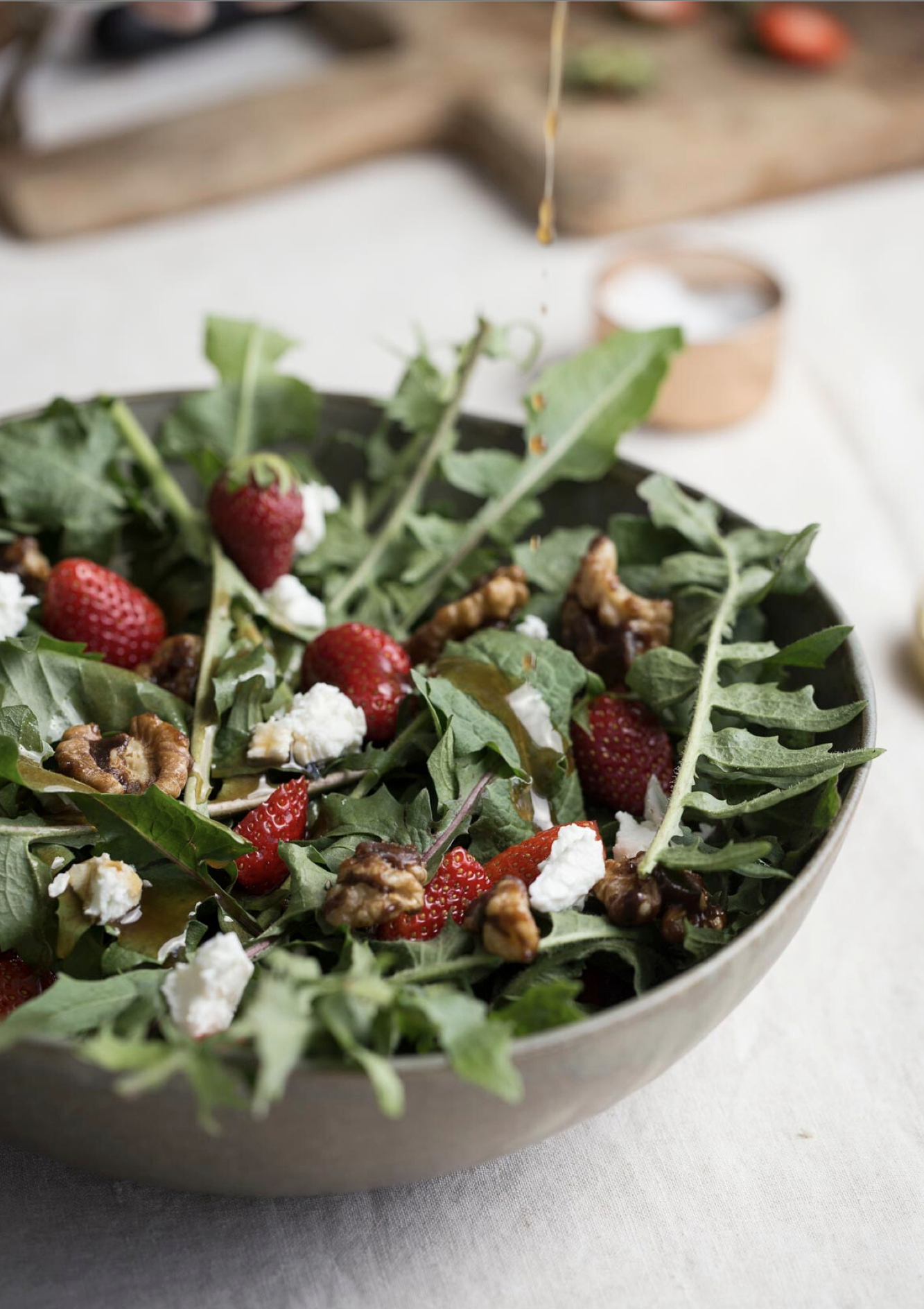 Salata od rikule, feta sira i jagoda
