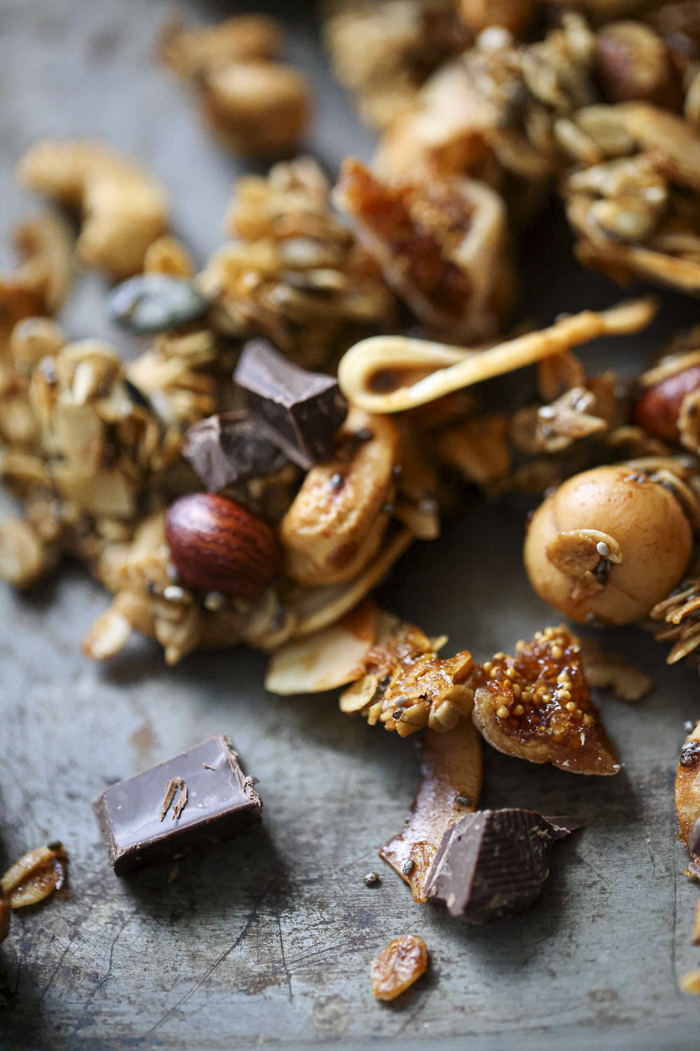 (Barem meni) najbolja granola s tamnom čokoladom i suhim smokvama